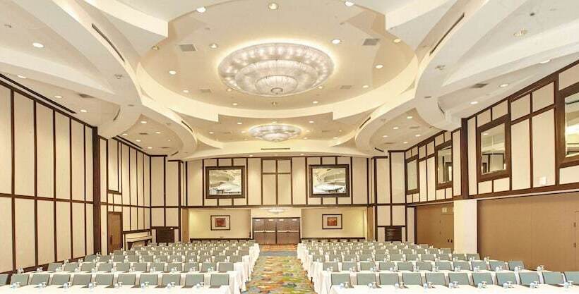 Отель Hilton Trinidad & Conference Centre