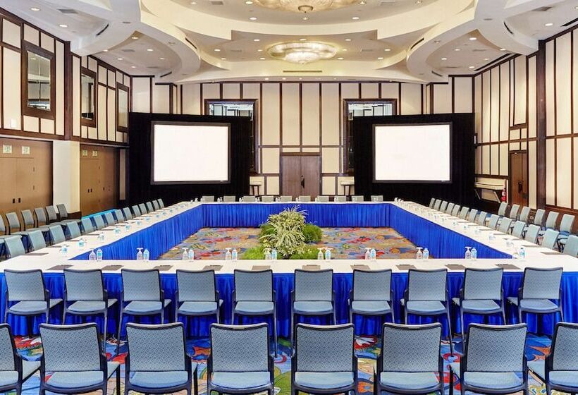 Отель Hilton Trinidad & Conference Centre