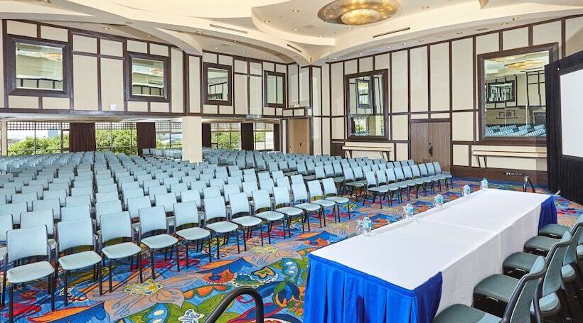 Отель Hilton Trinidad & Conference Centre