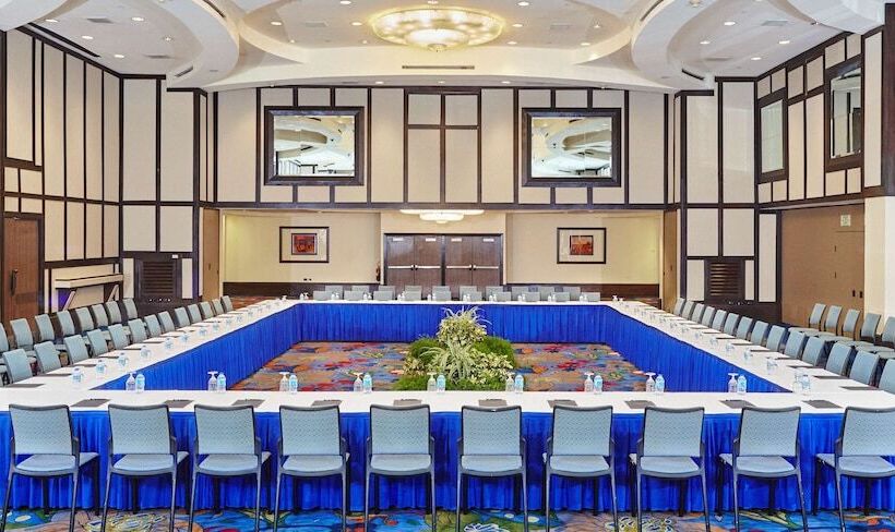 Отель Hilton Trinidad & Conference Centre