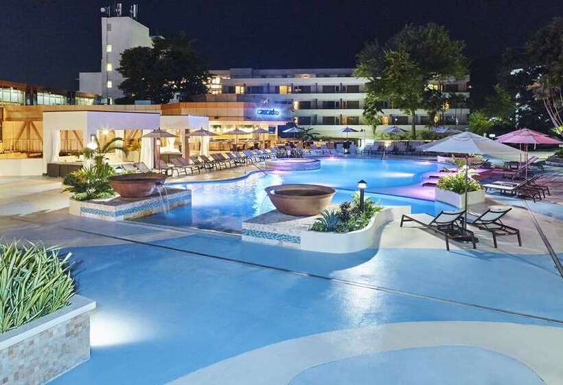 Отель Hilton Trinidad & Conference Centre