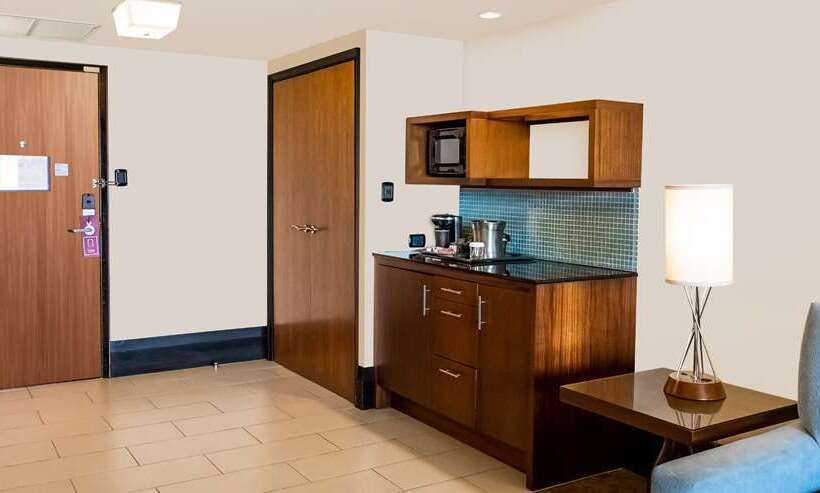 Отель Hilton Trinidad & Conference Centre