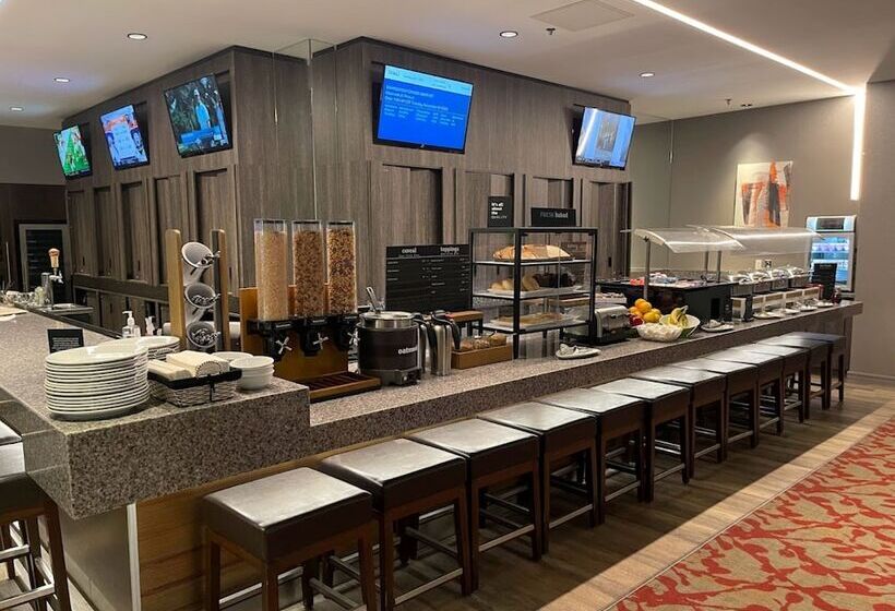 ホテル Holiday Inn Winnipeg South, An Ihg