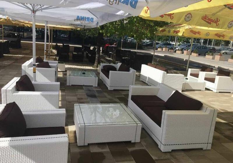 בית מלון כפרי Holiday