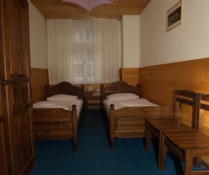 هتل Hostel Pod Voglom