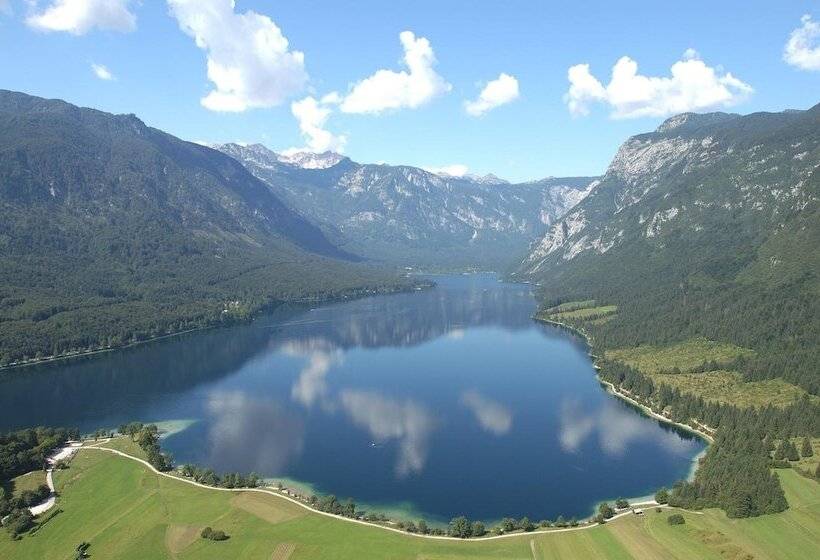 هتل Hostel Pod Voglom