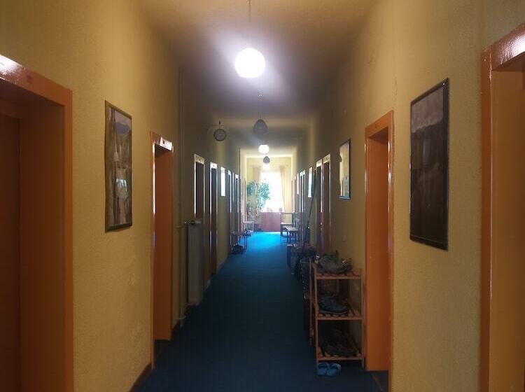 هتل Hostel Pod Voglom