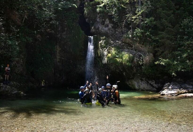 هتل Hostel Pod Voglom