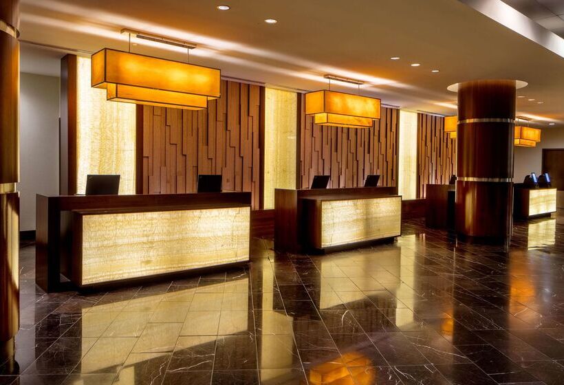 Отель Hyatt Regency Crystal City At Reagan National Airport