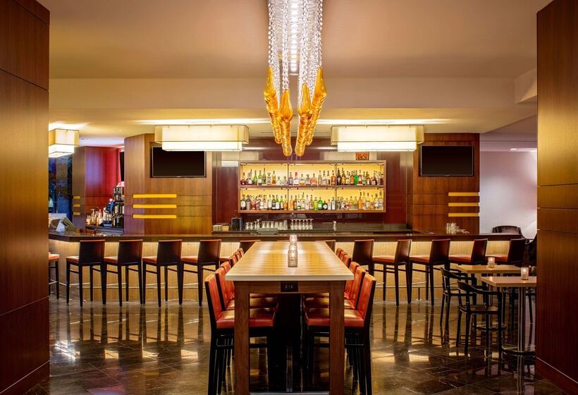 Отель Hyatt Regency Crystal City At Reagan National Airport