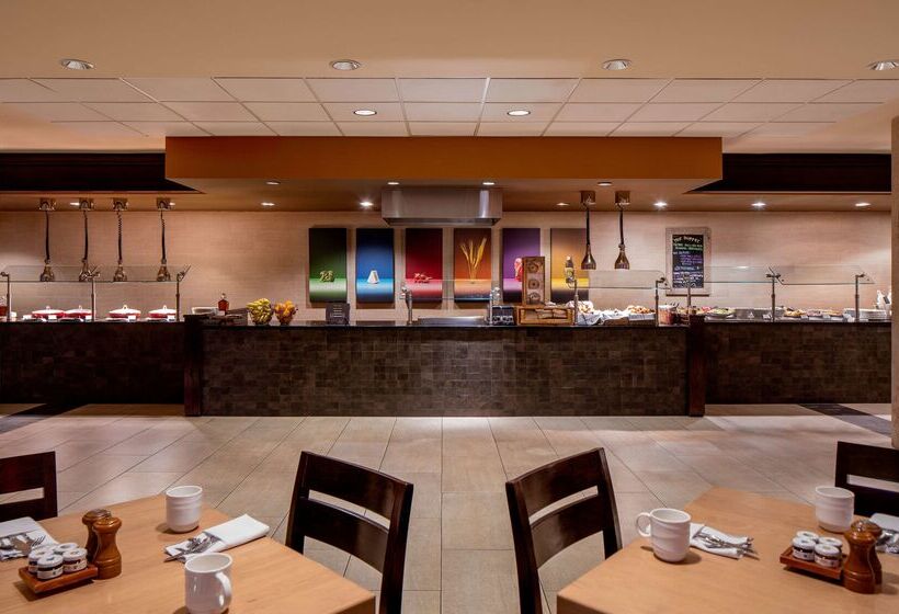 Отель Hyatt Regency Crystal City At Reagan National Airport