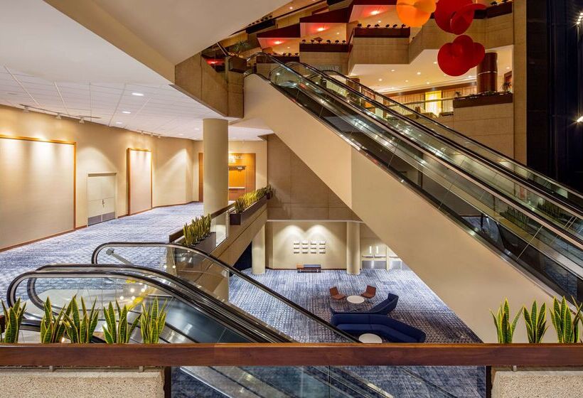 Отель Hyatt Regency Crystal City At Reagan National Airport
