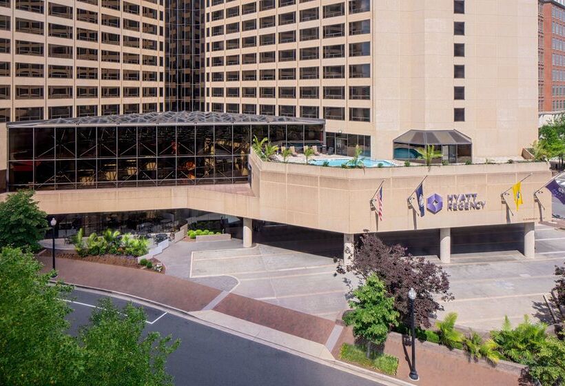 Отель Hyatt Regency Crystal City At Reagan National Airport