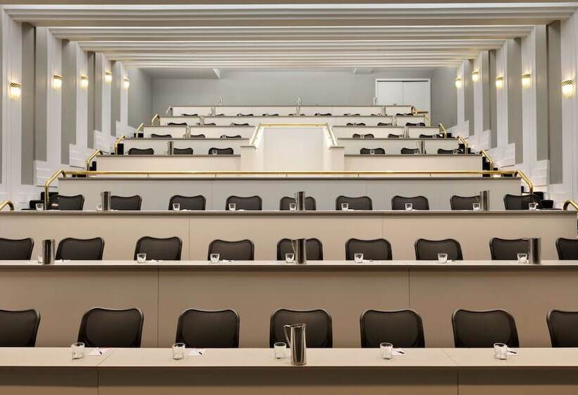 ホテル Laguardia Plaza