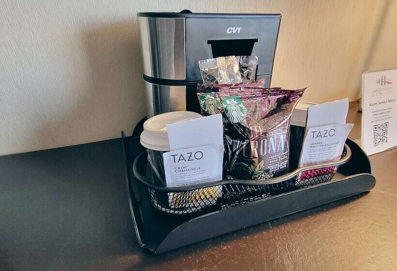 ホテル Laguardia Plaza