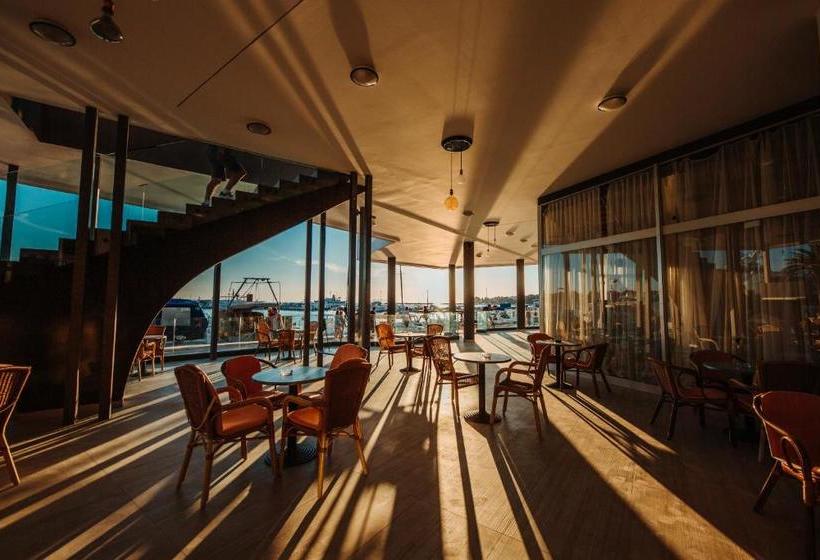 酒店 The Loža Seaside Festival