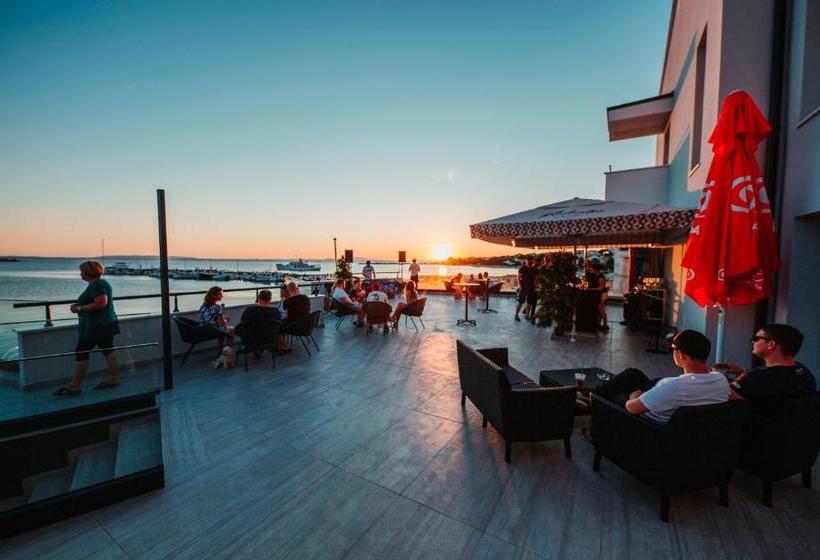 酒店 The Loža Seaside Festival