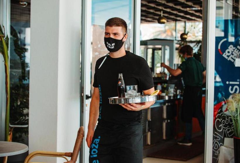 酒店 The Loža Seaside Festival