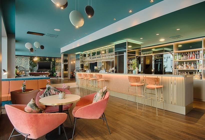 هتل NH Collection Milano Touring