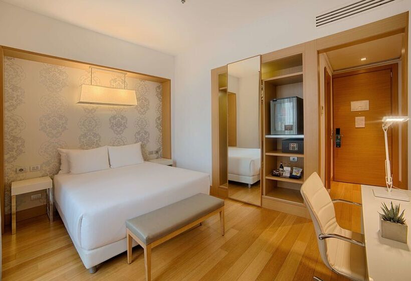 هتل NH Collection Milano Touring