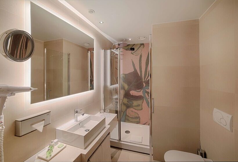 هتل NH Collection Milano Touring