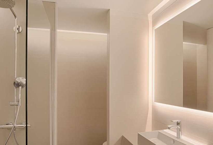 هتل NH Collection Milano Touring