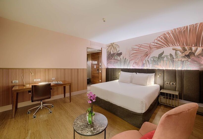 هتل NH Collection Milano Touring