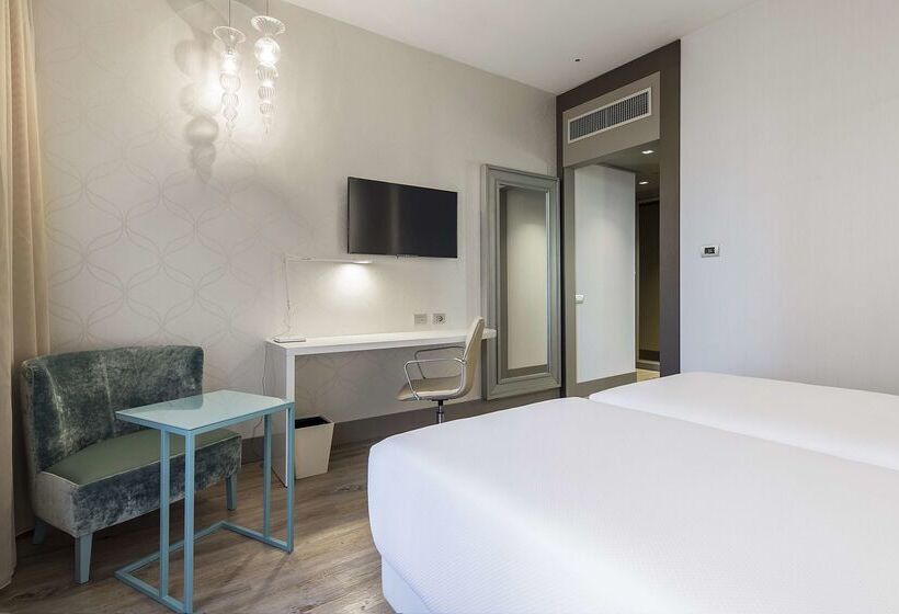 هتل NH Collection Milano Touring