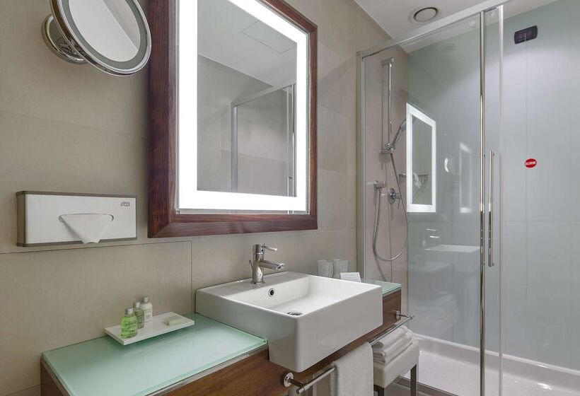 هتل NH Collection Milano Touring