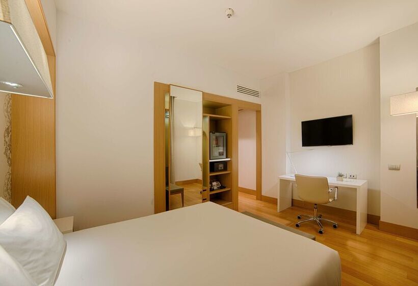 هتل NH Collection Milano Touring