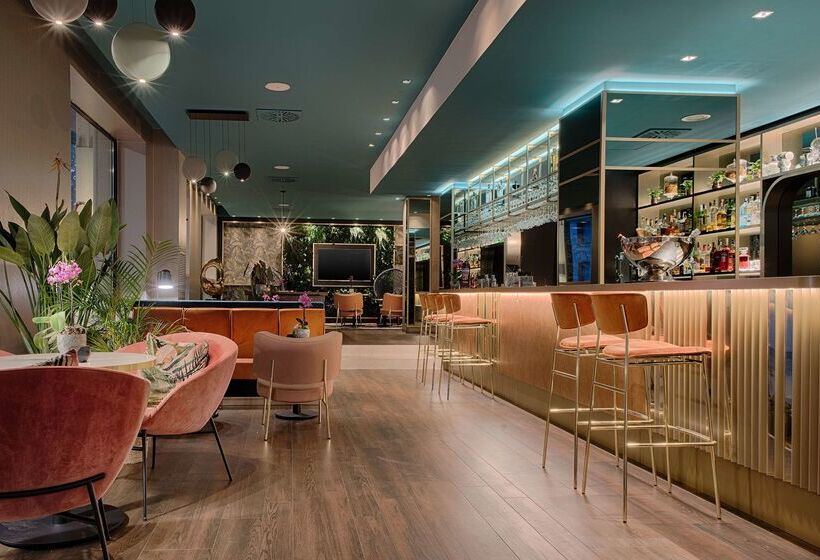 هتل NH Collection Milano Touring