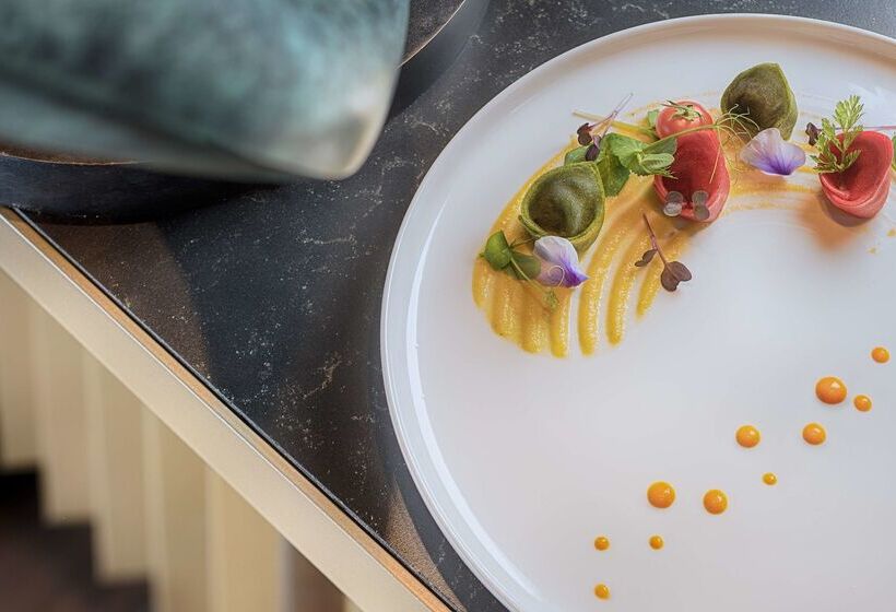 هتل NH Collection Milano Touring