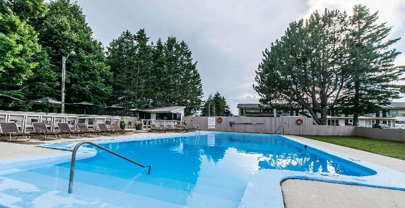 فندق Quality Inn & Suites Garden Of The Gulf