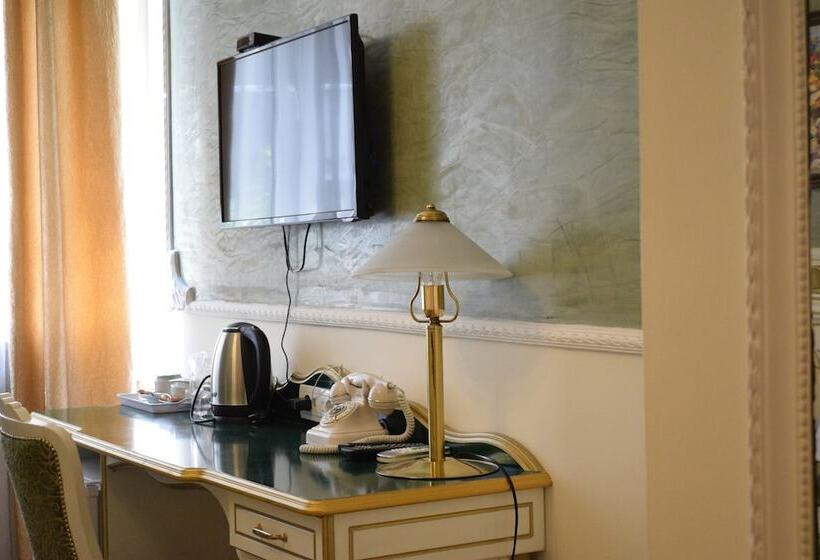 هتل Queen S Astoria Design