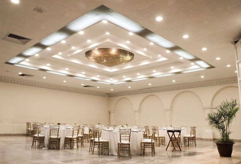 Radisson Hotel & Convention Center Toluca