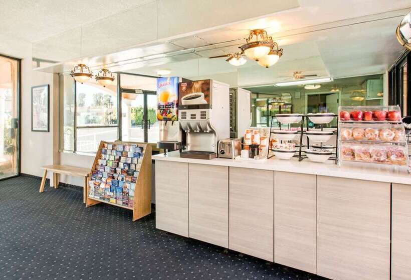 فندق Rodeway Inn Near Melrose Ave