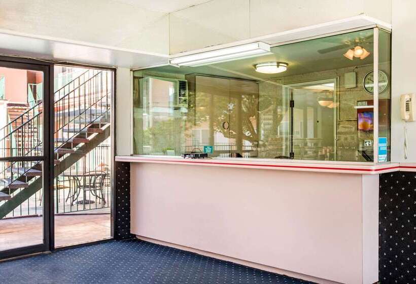 فندق Rodeway Inn Near Melrose Ave