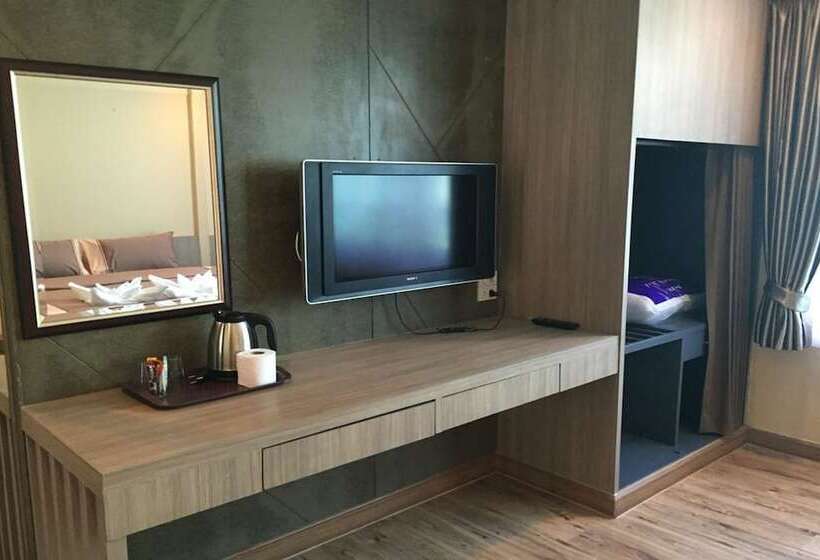Hotel S A F E Residence Patong