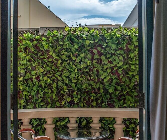 Hotel S A F E Residence Patong