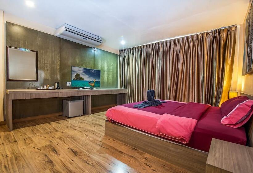 Hotel S A F E Residence Patong