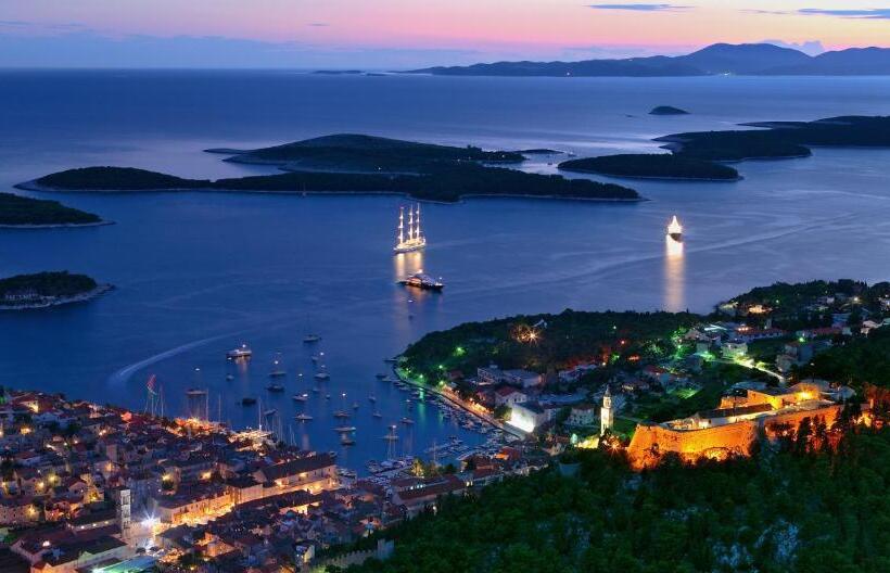 בית מלון כפרי Sirena Hvar