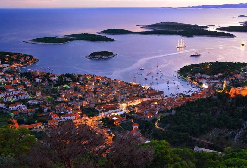 בית מלון כפרי Sirena Hvar