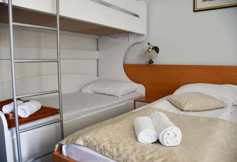 בית מלון כפרי Sirena Hvar