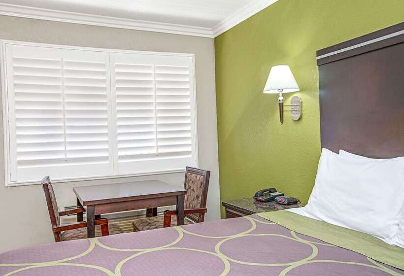 Отель Super 8 By Wyndham Inglewood/lax/la Airport