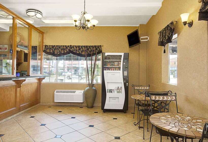 Отель Super 8 By Wyndham Inglewood/lax/la Airport