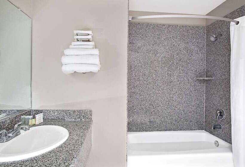 Отель Super 8 By Wyndham Inglewood/lax/la Airport