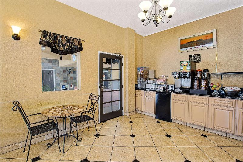 Отель Super 8 By Wyndham Inglewood/lax/la Airport