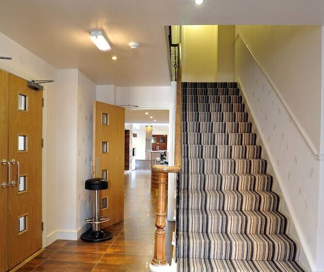 هتل The Kings Arms