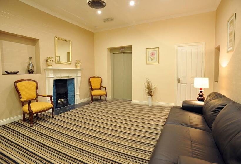 هتل The Kings Arms