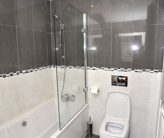 هتل The Kings Arms